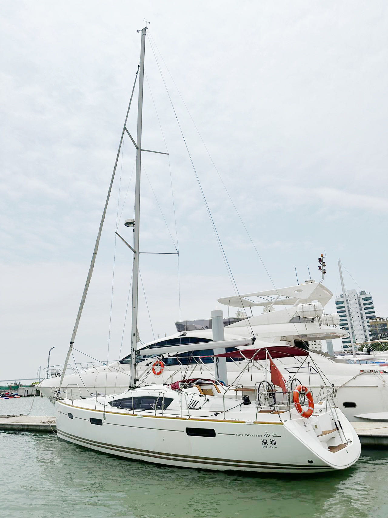 Jeanneau 42 Luxury Sailboat for sale