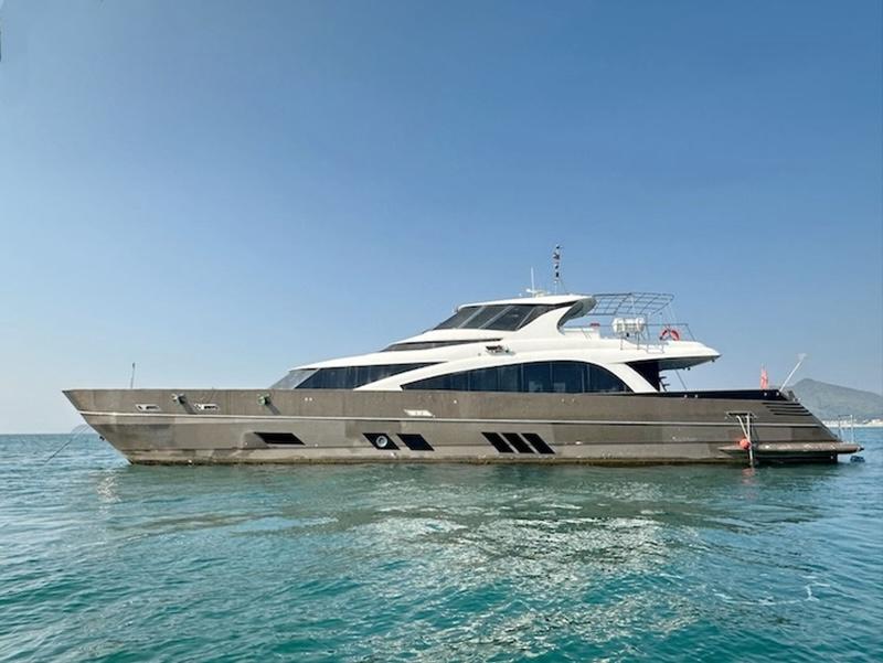 Sunbird 108 Power Catamaran for sale