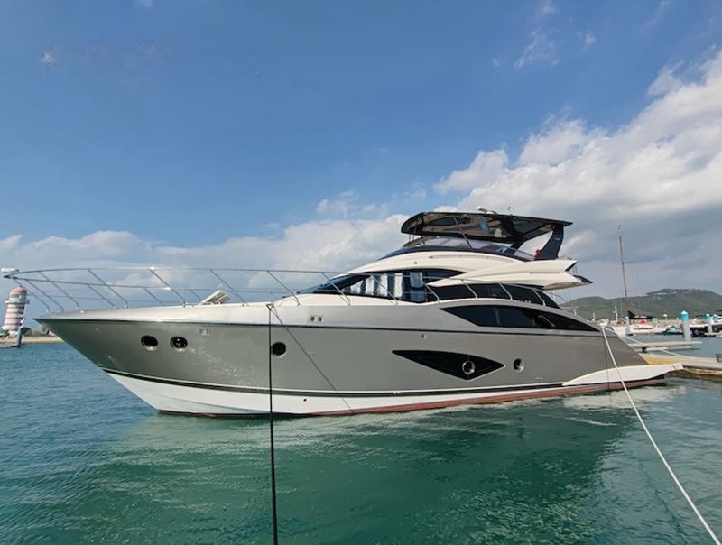 Marquis 660 Luxury Yacht for sale
